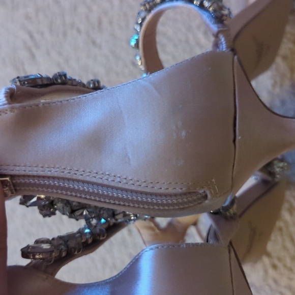 Jewel by Badgley Mischka Gold With Rhinestones Formal Heels Size 10 - Picture 8 of 12